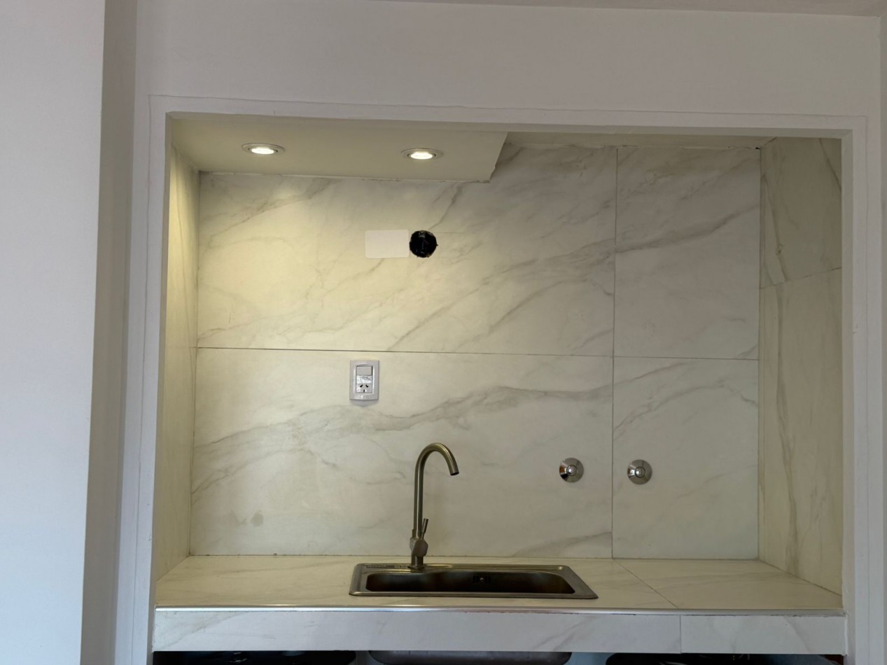 JUNIN 700, VENTA MONOAMBIENTE AL FRENTE CON BALCON TERRAZA