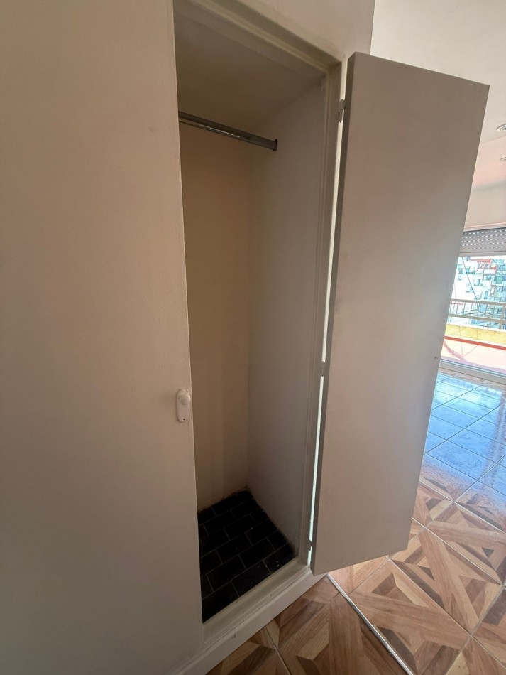 JUNIN 700, VENTA MONOAMBIENTE AL FRENTE CON BALCON TERRAZA