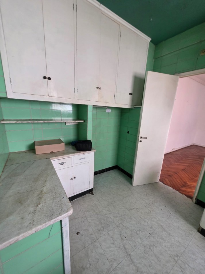 AV. LUIS MARIA CAMPOS 1500, VENTA DEPARTAMENTO DE CUATRO AMBIENTES CON DEPENDENCIA A RECICLAR