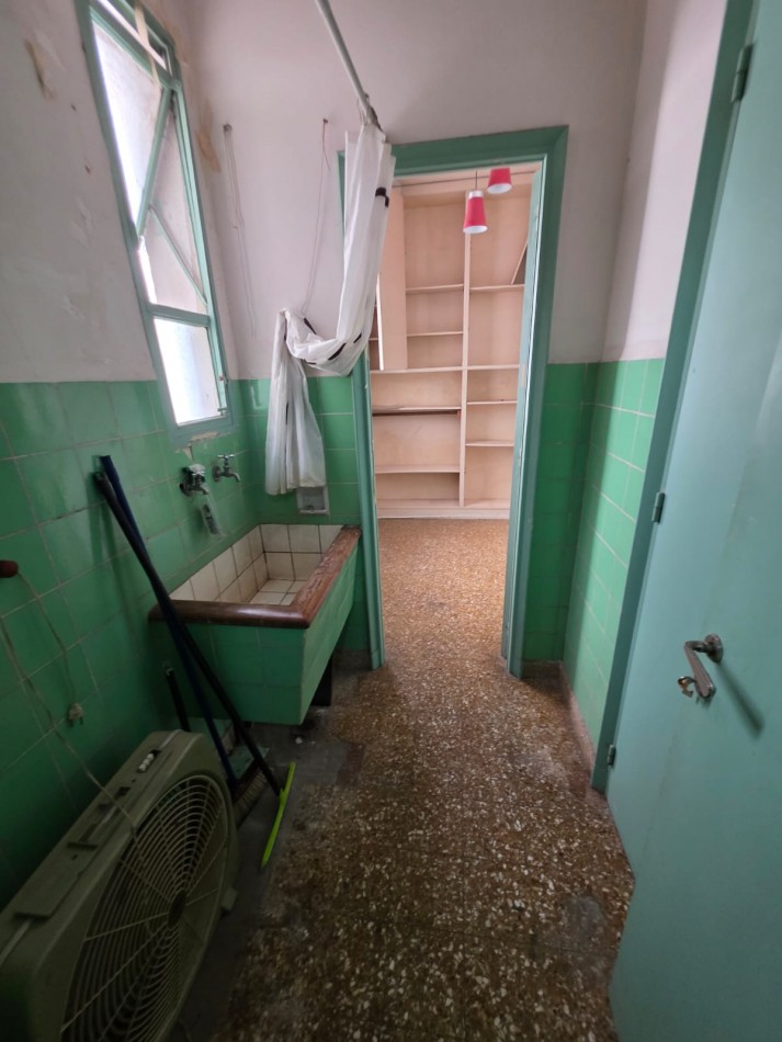 AV. LUIS MARIA CAMPOS 1500, VENTA DEPARTAMENTO DE CUATRO AMBIENTES CON DEPENDENCIA A RECICLAR