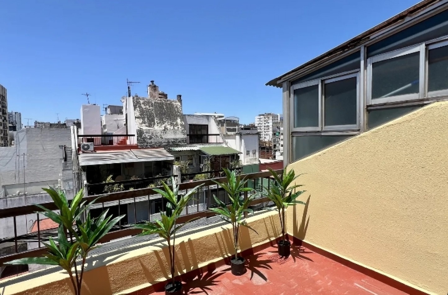 JUNIN 700, VENTA MONOAMBIENTE AL FRENTE CON BALCON TERRAZA
