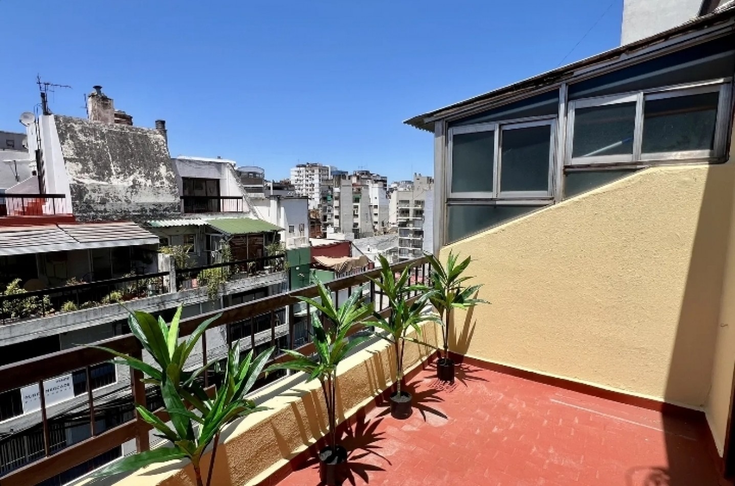 JUNIN 700, VENTA MONOAMBIENTE AL FRENTE CON BALCON TERRAZA