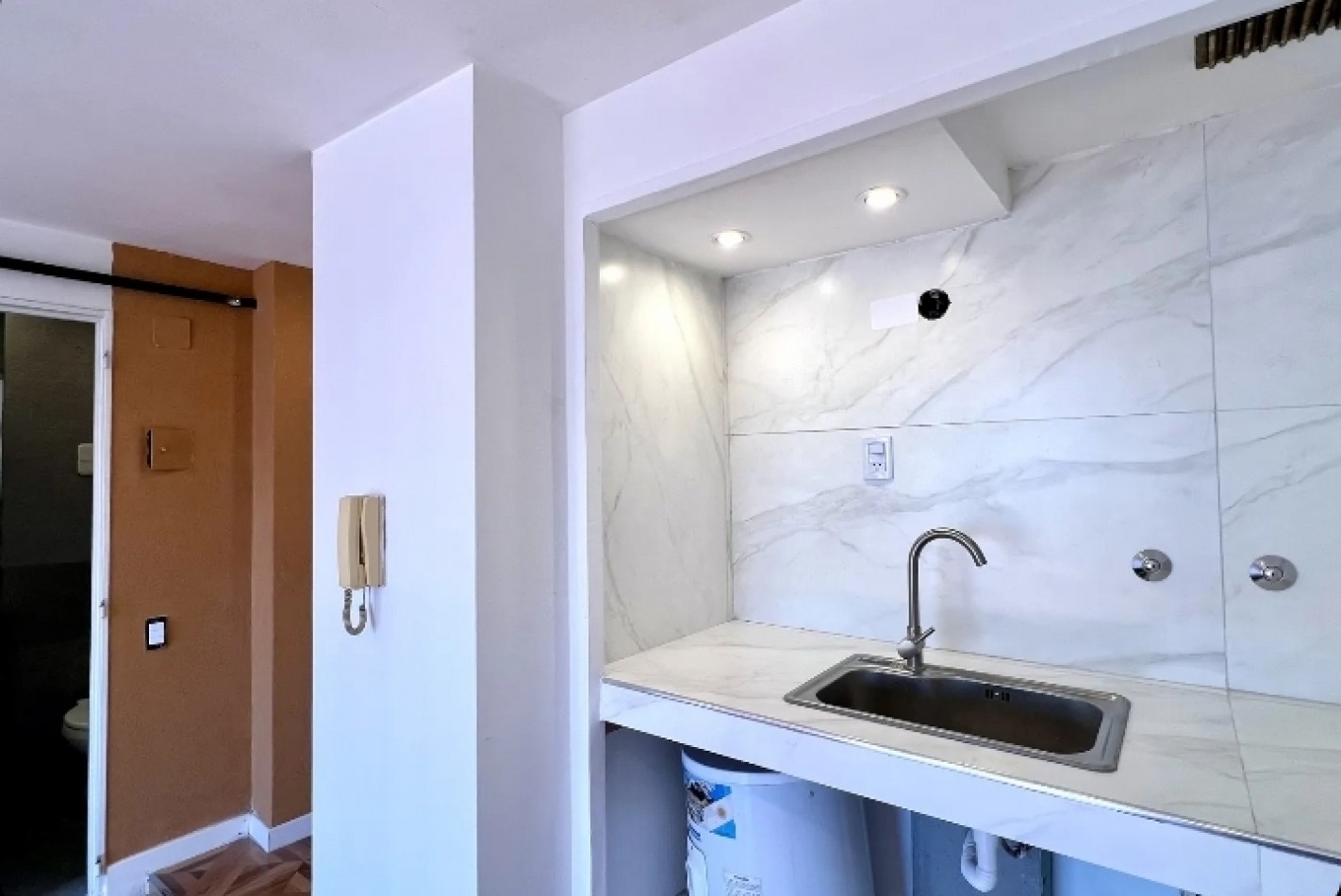 JUNIN 700, VENTA MONOAMBIENTE AL FRENTE CON BALCON TERRAZA