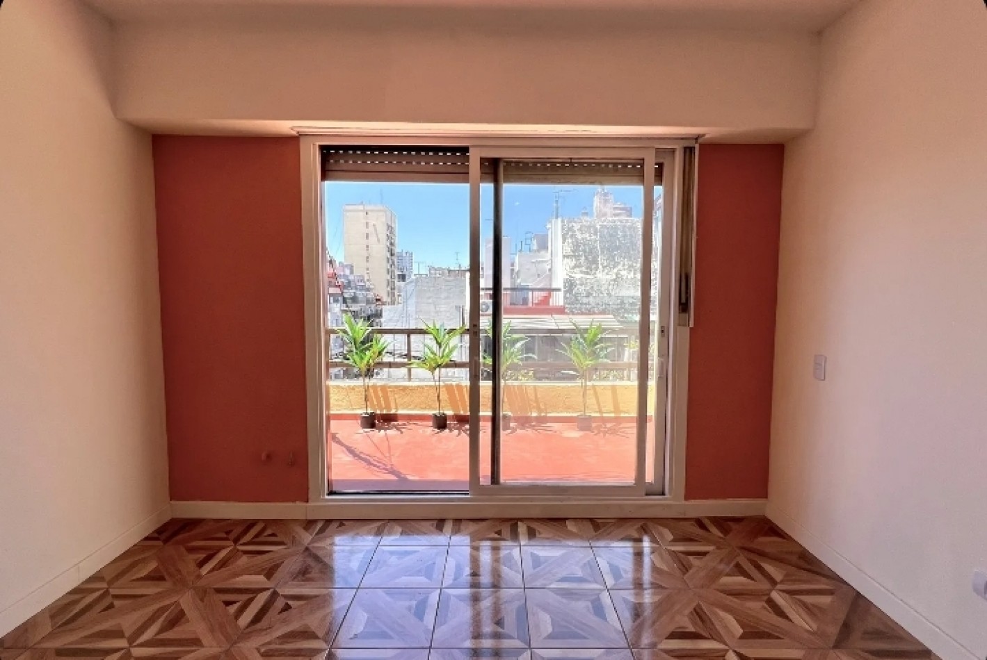 JUNIN 700, VENTA MONOAMBIENTE AL FRENTE CON BALCON TERRAZA