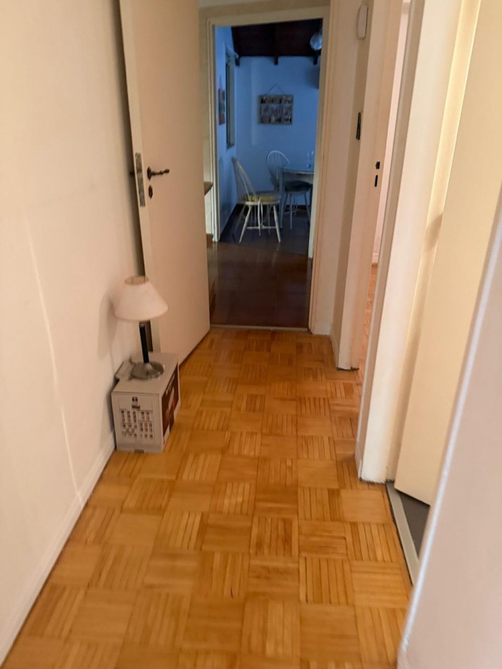 FRENCH 3000, VENTA SEMI-PISO CUATRO AMBIENTES CON DEPENDENCIA Y COCHERA 