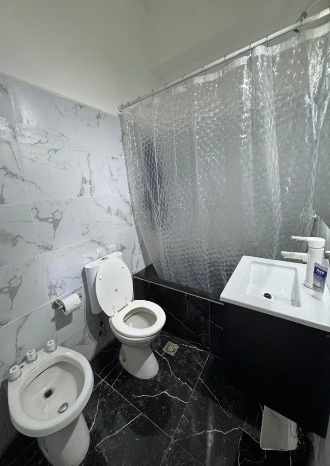 Av PAVON 1800. VENTA, PH 3 AMB AL FRENTE C/BALCON y Balcon Interno IMPEC ESTADO