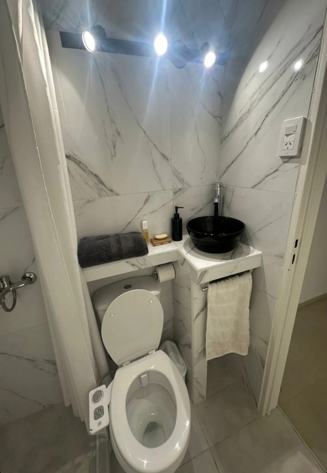 SARMIENTO 2200, VENTA IMPEC DEPTO 1 AMB Y MEDIO DIVIDIDO