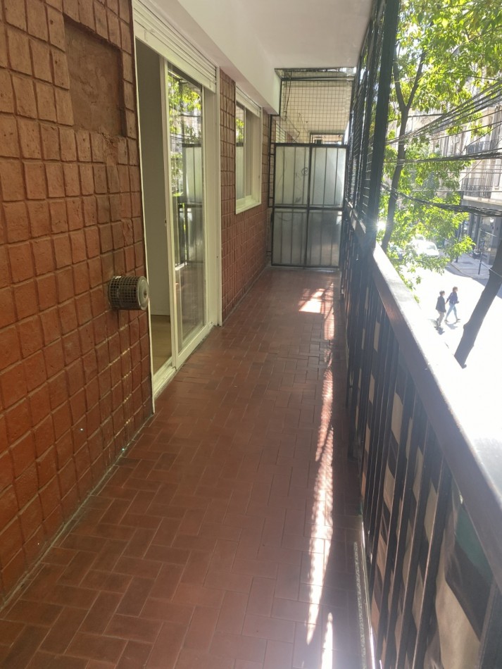 JUNIN 100, VENTA 2 AMB AL FRENTE BALCON CORRIDO