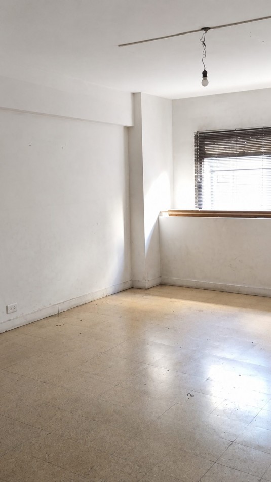JUNIN 500, VENTA DEPARTAMENTO DE UN AMBIENTE A RECICLAR