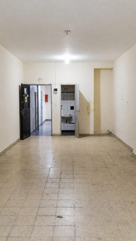 JUNIN 560, Venta 1 GRAN AMBIENTE "A RECICLAR"  PLANTA BAJA C/PATIO 