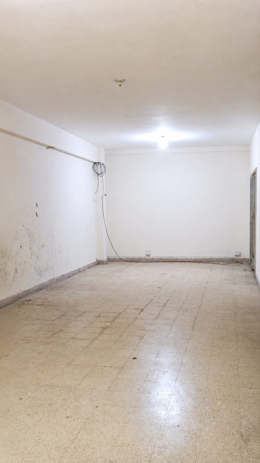 JUNIN 560, Venta 1 GRAN AMBIENTE "A RECICLAR"  PLANTA BAJA C/PATIO 