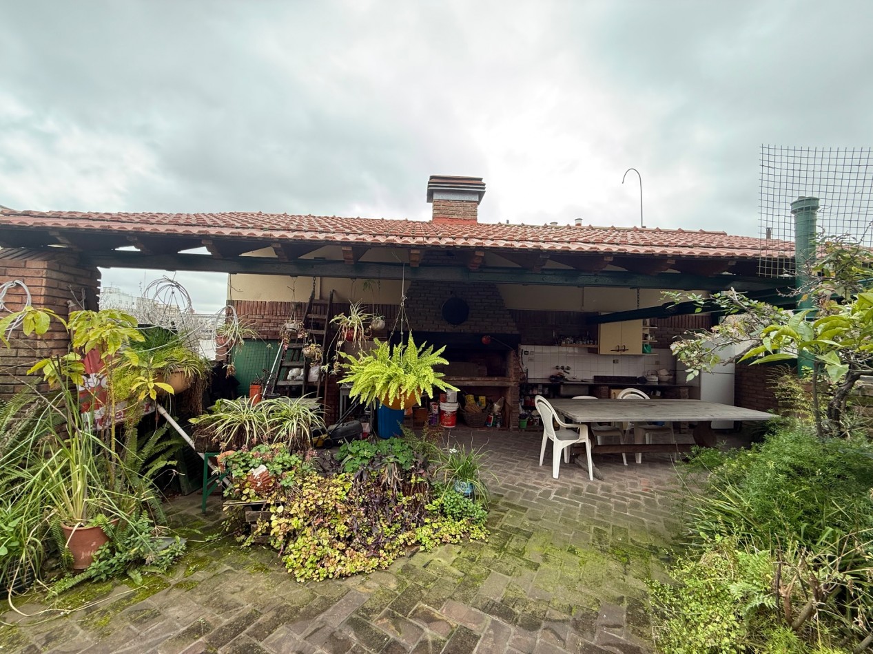SOLIS 1800, VENTA PH SEIS AMBIENTES EN PARQUE PATRICIOS