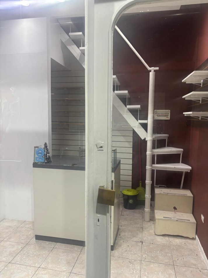 AV S ORTIZ 2500, ALQUILER LOCAL EN GALERIA NUEVO MUNDO
