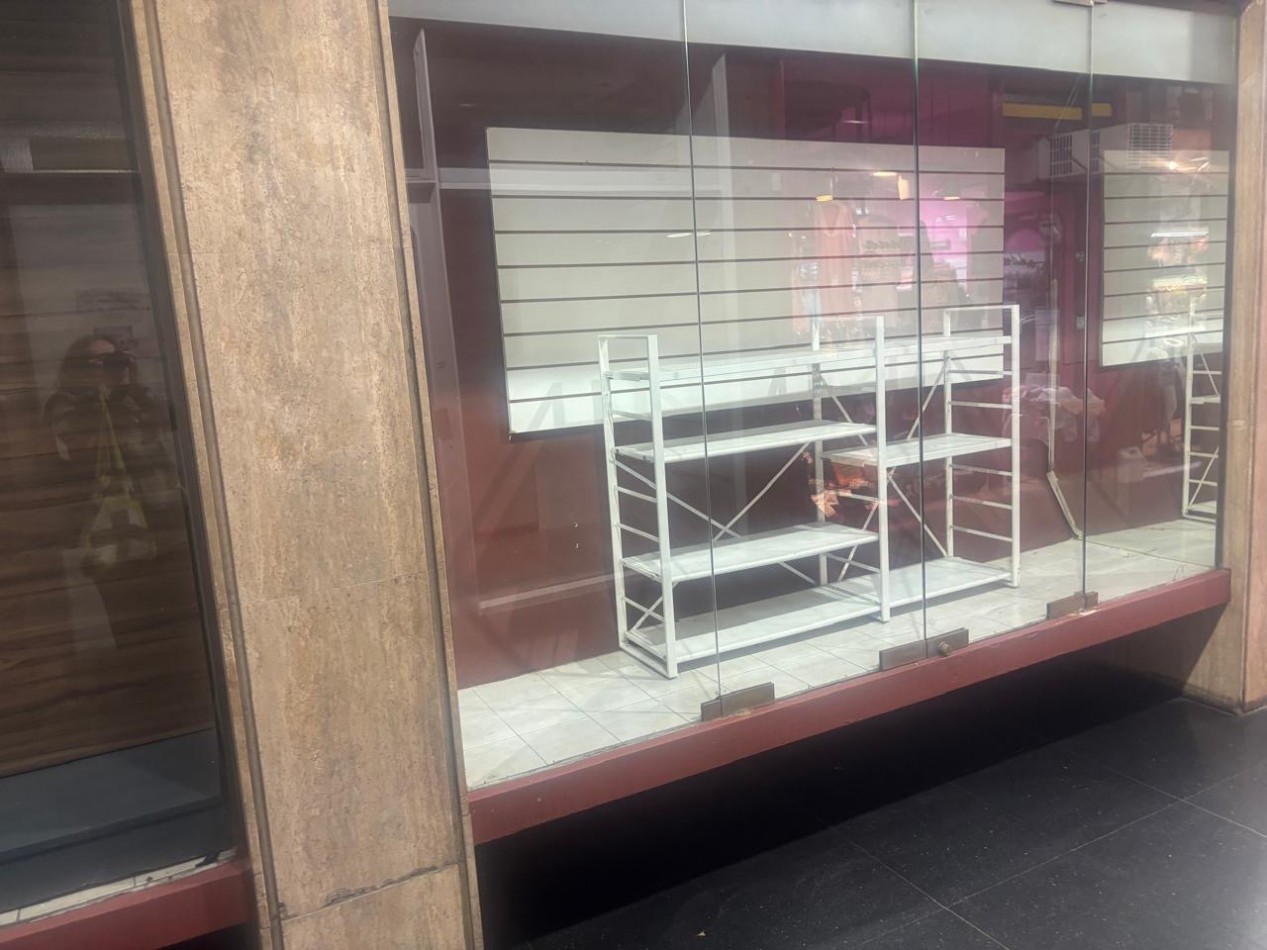 AV S ORTIZ 2500, ALQUILER LOCAL EN GALERIA NUEVO MUNDO