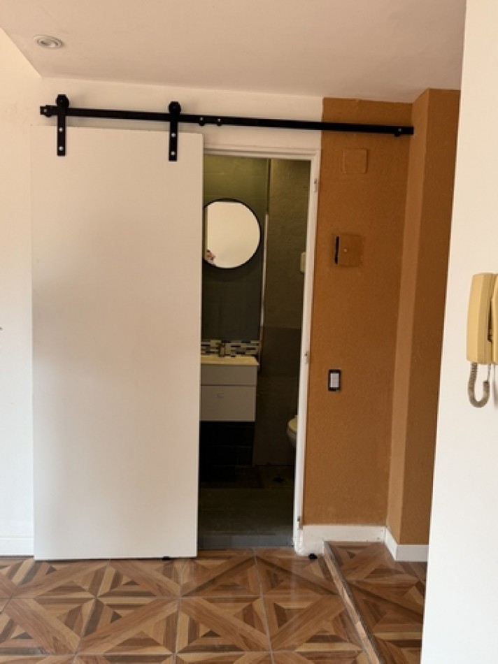 JUNIN 700, VENTA MONOAMBIENTE AL FRENTE CON BALCON TERRAZA