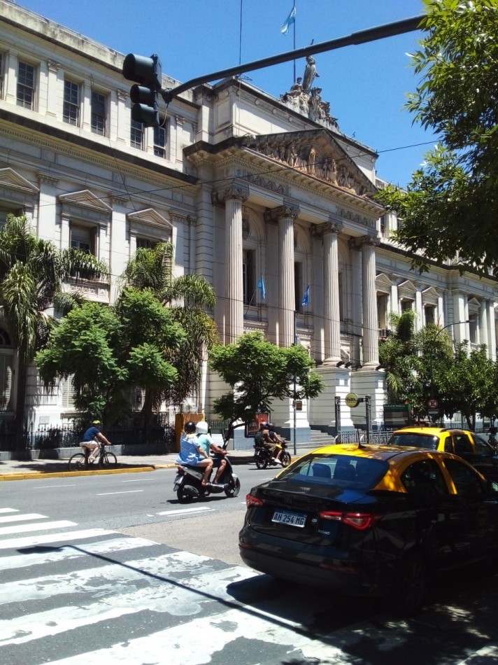JUNIN 700, VENTA MONOAMBIENTE AL FRENTE CON BALCON TERRAZA