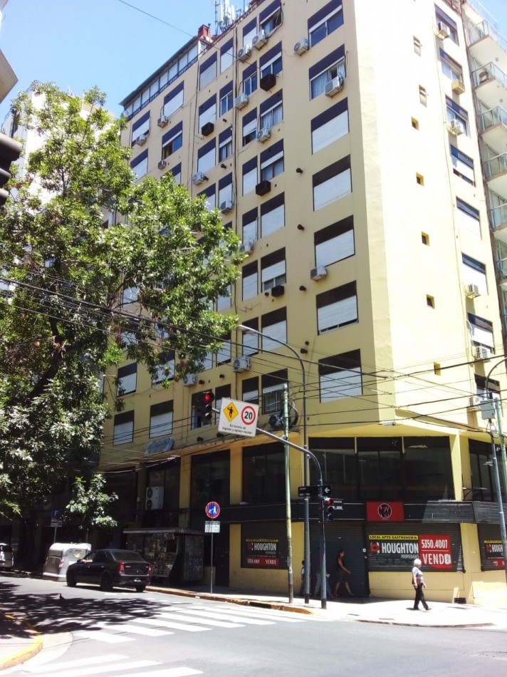 JUNIN 700, VENTA MONOAMBIENTE AL FRENTE CON BALCON TERRAZA