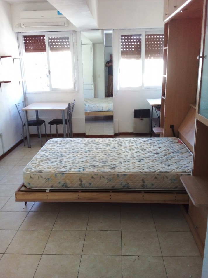 JUNIN 700, VENTA MONOAMBIENTE APTO PROF 2 VENTANAS AL FRENTE