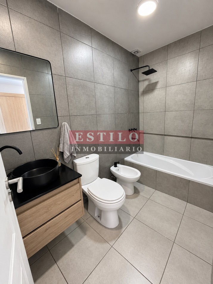 Excelente PH tipo casa de 3 ambientes con entrada independiente y cochera 