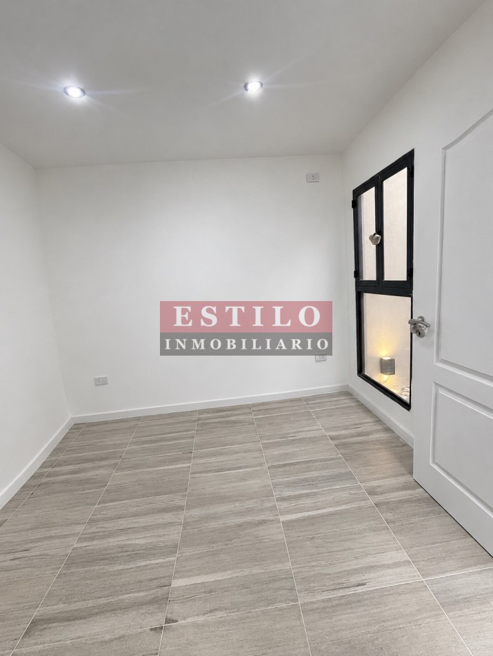 Excelente PH tipo casa de 3 ambientes con entrada independiente y cochera 