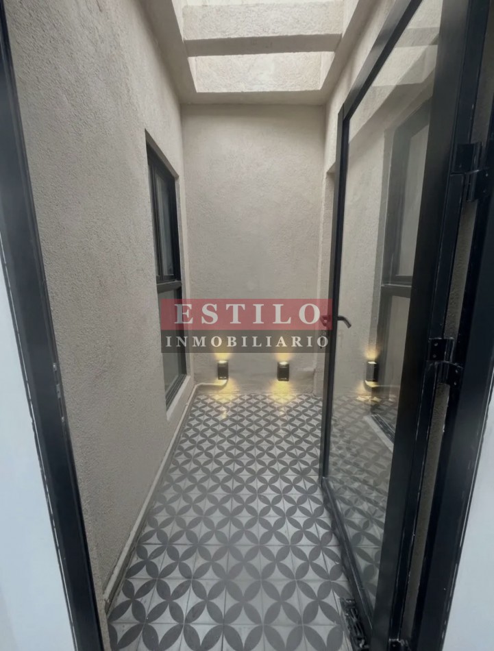 Excelente PH tipo casa de 3 ambientes con entrada independiente y cochera 