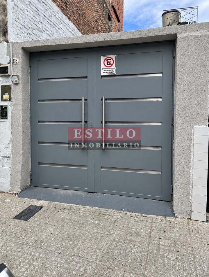 Excelente PH tipo casa de 3 ambientes con entrada independiente y cochera 