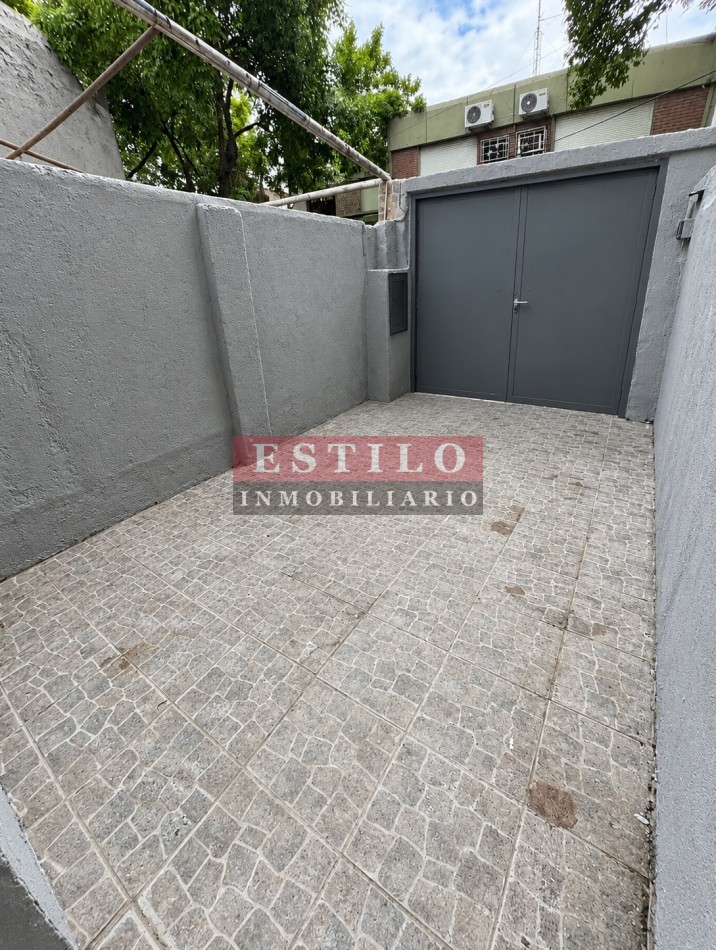 Excelente PH tipo casa de 3 ambientes con entrada independiente y cochera 