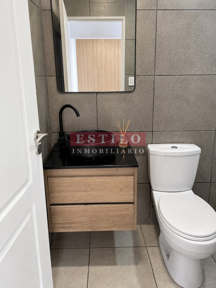 Excelente PH tipo casa de 3 ambientes con entrada independiente y cochera 