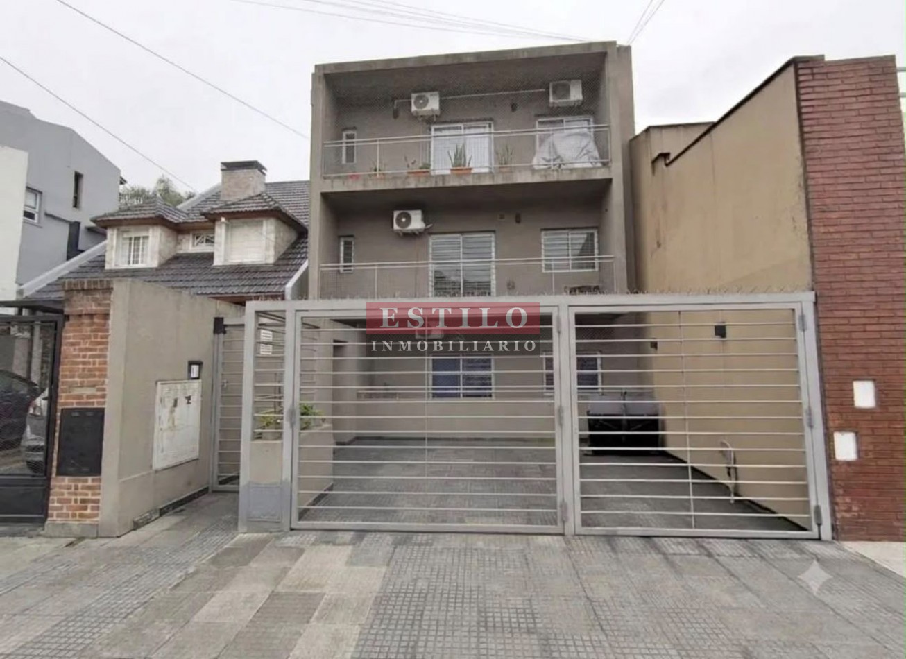 SIMBRON 5900, VENTA DEPARTAMENTO DE DOS AMBIENTES EN PB CON PILETA Y COCHERA EN VILLA REAL