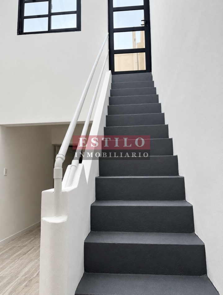 Excelente PH tipo casa de 3 ambientes con entrada independiente y cochera 
