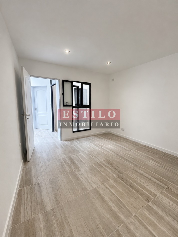 Excelente PH tipo casa de 3 ambientes con entrada independiente y cochera 