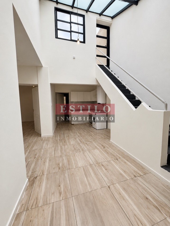 Excelente PH tipo casa de 3 ambientes con entrada independiente y cochera 